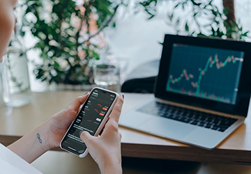 How Can You Manage Your Investment And Protect Your Stock In A Volatile Market